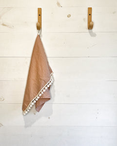 Pure linen tea towel with tassels | Moment&nbsp;Collection