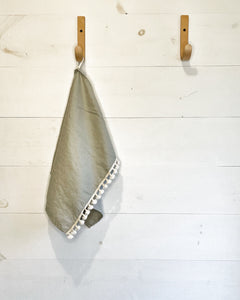 Pure linen tea towel with tassels | Moment&nbsp;Collection